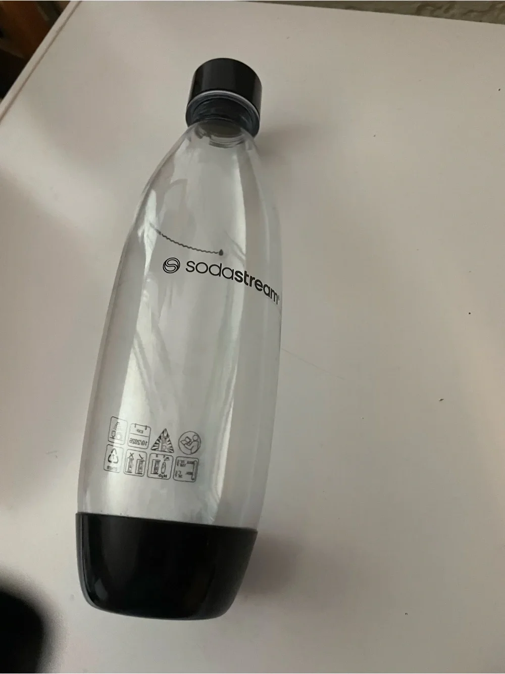 SodaStream Fizzi SPT-001 Sparkling Water Machine And Bottle